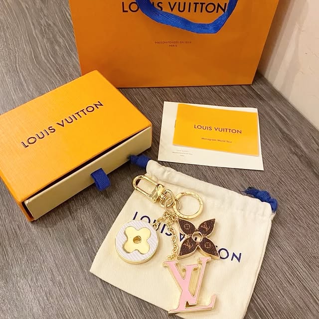 1V key chain-713